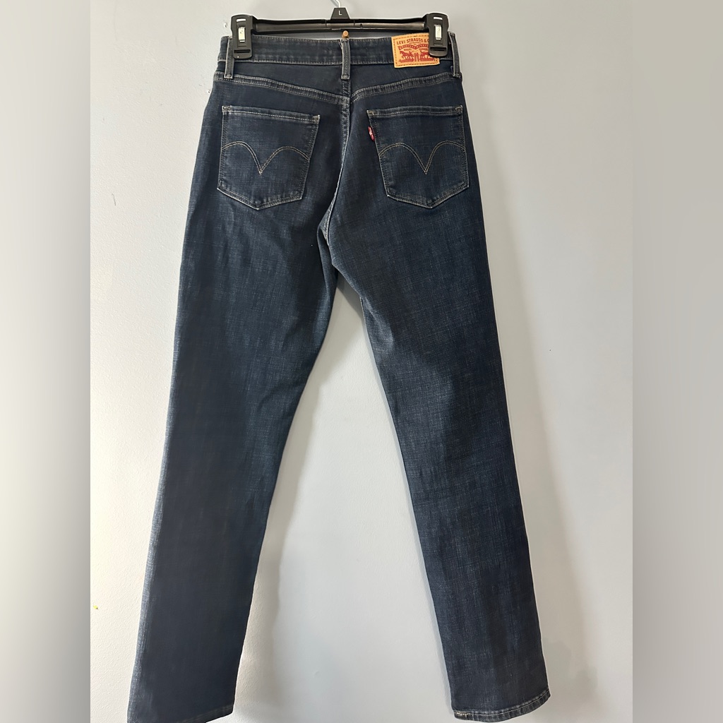 Levis Size 4